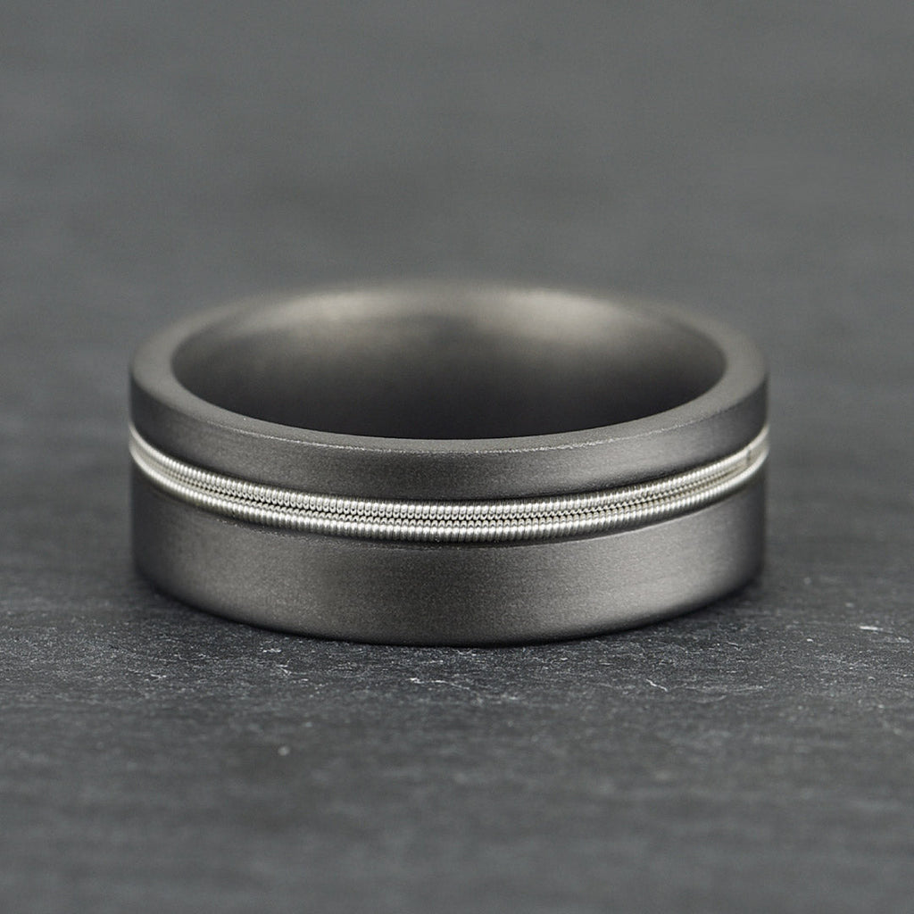 The Resonant – Gun Metal Titanium Ring With Guitar String (8mm)